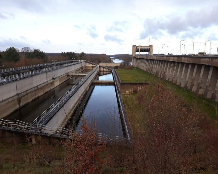 Zur Esterholzer Schleuse